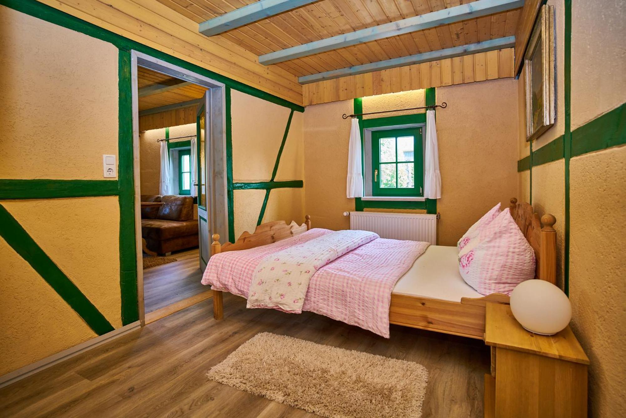 Hotel Olbernhau Mit Sauna - Kleines Landhotel Zur Ofenschenke Екстериор снимка